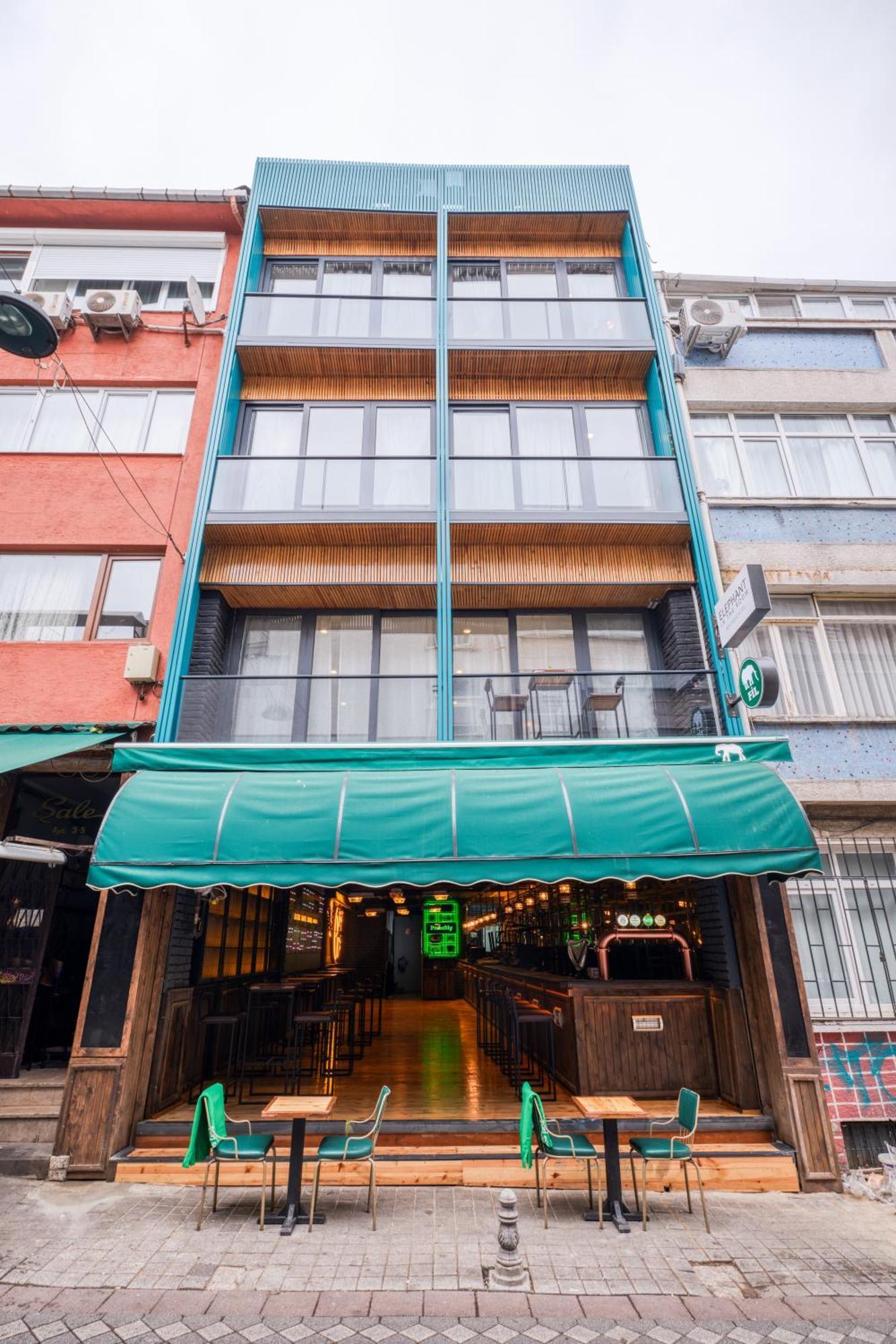 Elephant In The Hotel Estambul